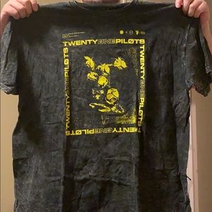 Twenty one pilots tee